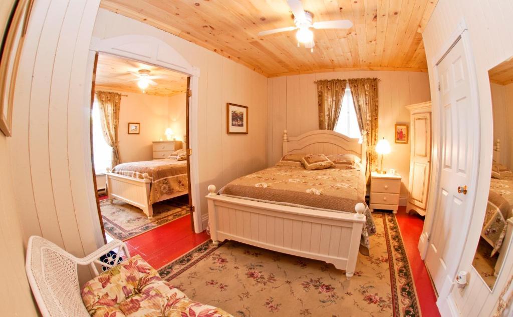 Maison Hovington Bed & Breakfast Тадусак Екстериор снимка