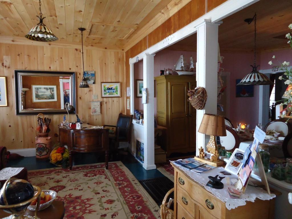 Maison Hovington Bed & Breakfast Тадусак Екстериор снимка